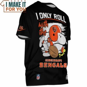 Cincinnati Bengals Snoopy and Woodstock I Only Roll With The Bengals T Shirt 3